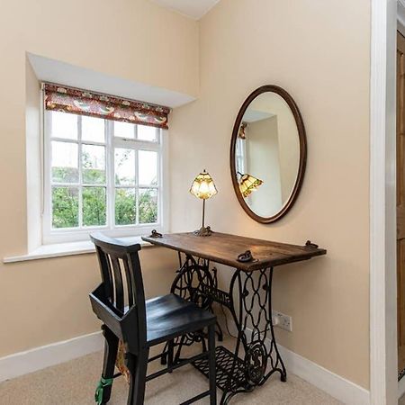 Oxfordshire Living - The Bowler Hat Cottage - Вудсток Экстерьер фото