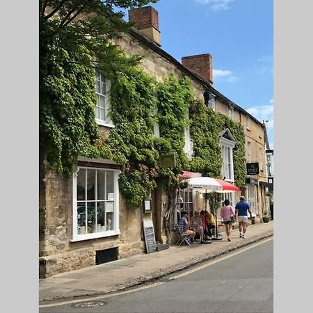 Oxfordshire Living - The Bowler Hat Cottage - Вудсток Экстерьер фото