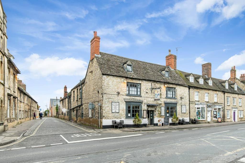 Oxfordshire Living - The Bowler Hat Cottage - Вудсток Экстерьер фото