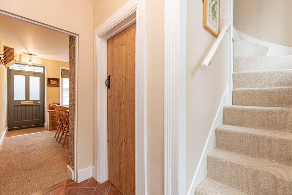 Oxfordshire Living - The Bowler Hat Cottage - Вудсток Экстерьер фото