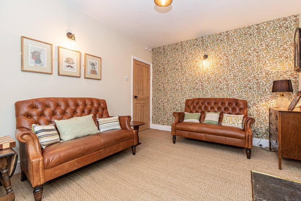 Oxfordshire Living - The Bowler Hat Cottage - Вудсток Экстерьер фото