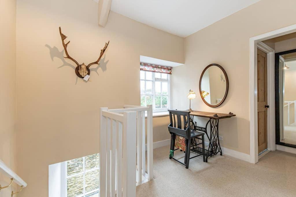 Oxfordshire Living - The Bowler Hat Cottage - Вудсток Экстерьер фото