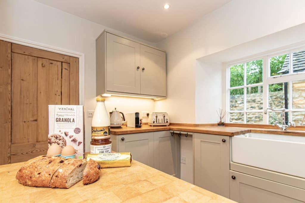 Oxfordshire Living - The Bowler Hat Cottage - Вудсток Экстерьер фото